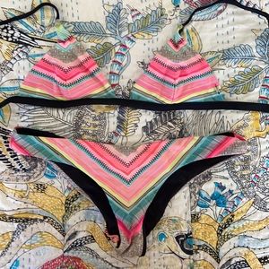 Cheeky patterned Rip Curl matching set bikini